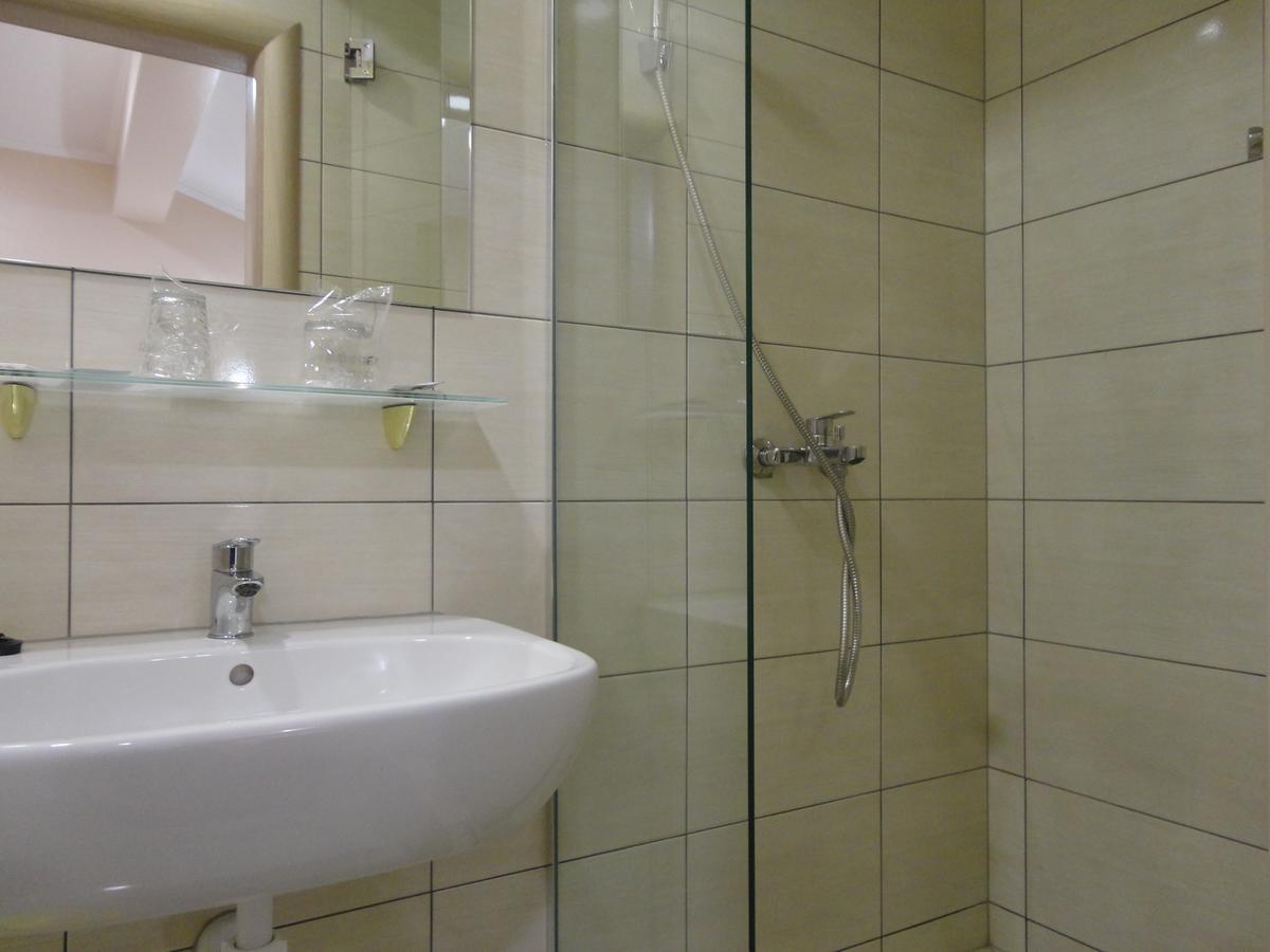 Prenociste "Magnus" Bed & Breakfast Slavonski Brod Exterior foto