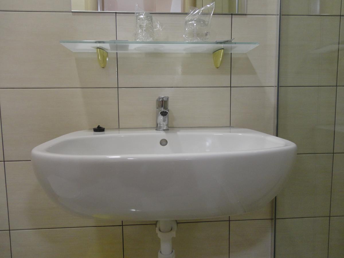 Prenociste "Magnus" Bed & Breakfast Slavonski Brod Exterior foto