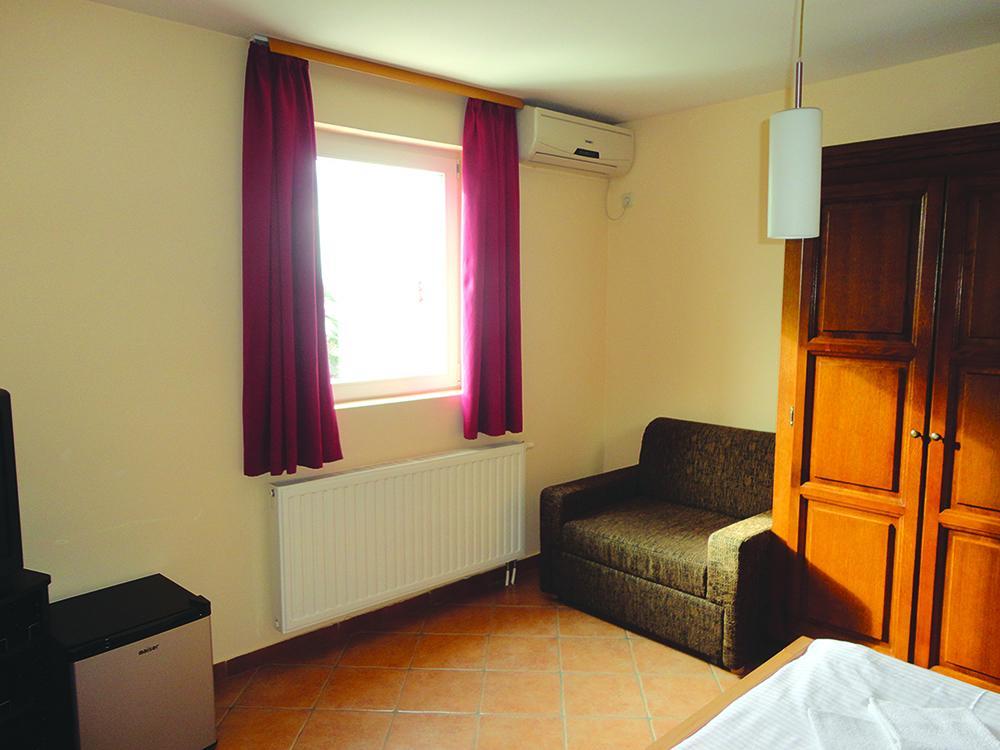 Prenociste "Magnus" Bed & Breakfast Slavonski Brod Exterior foto