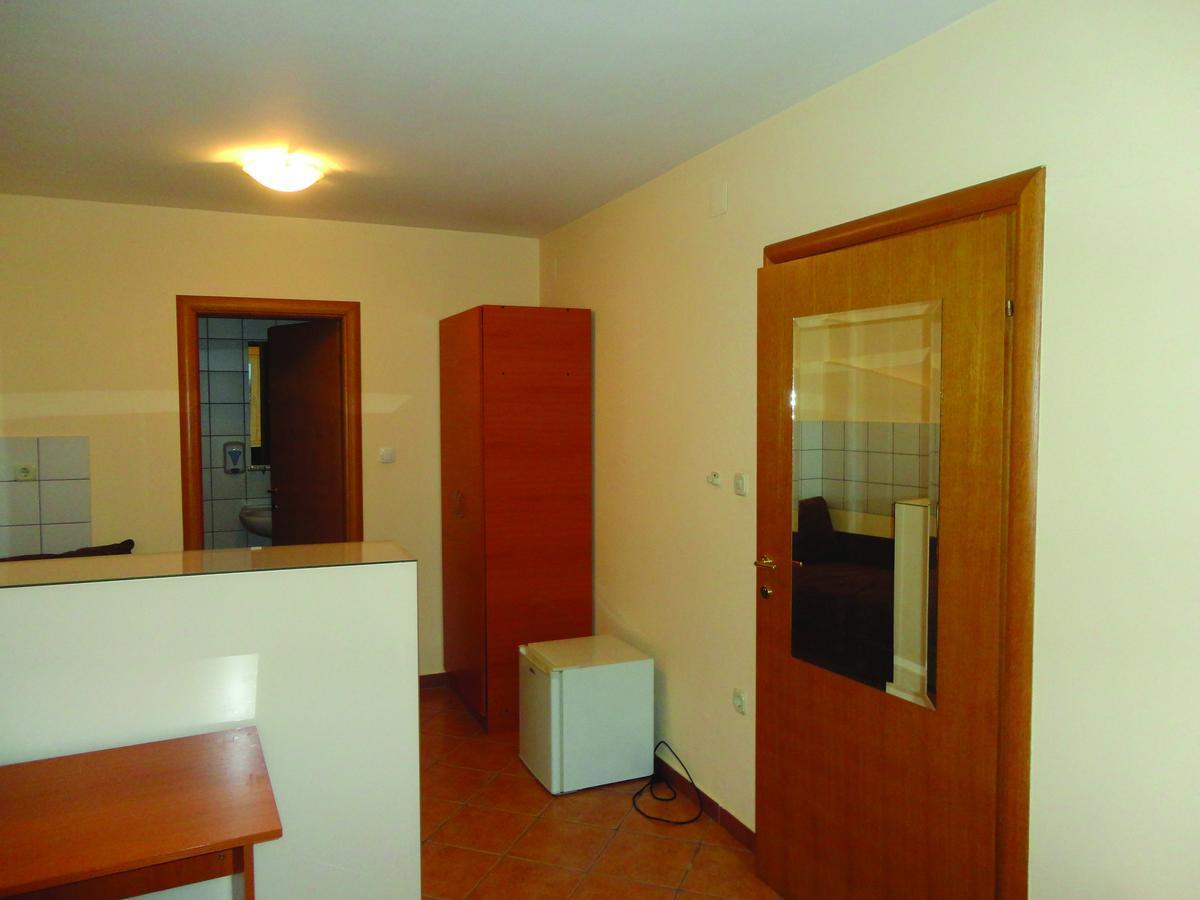 Prenociste "Magnus" Bed & Breakfast Slavonski Brod Exterior foto