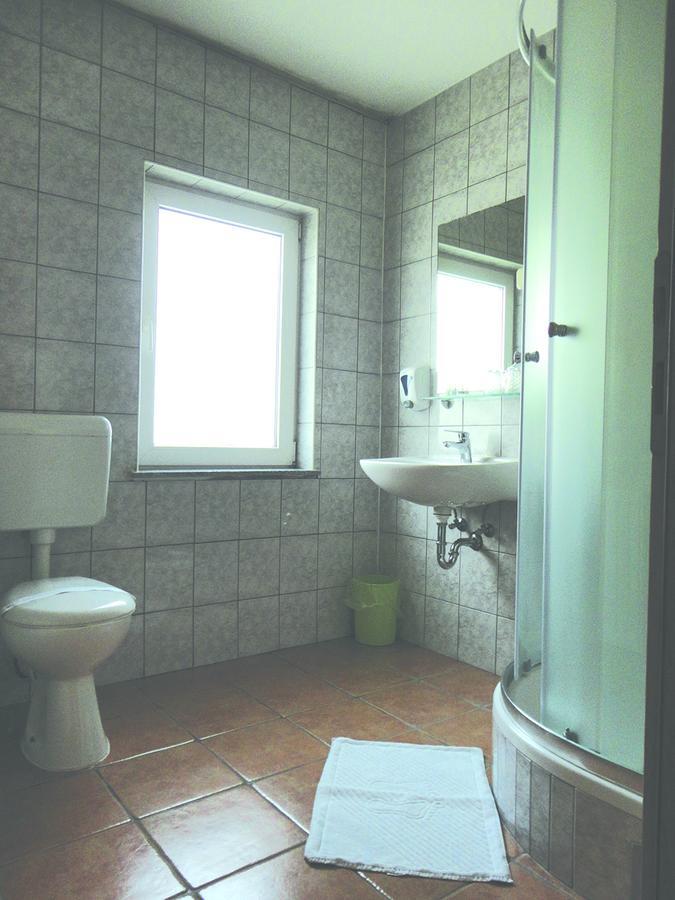 Prenociste "Magnus" Bed & Breakfast Slavonski Brod Exterior foto