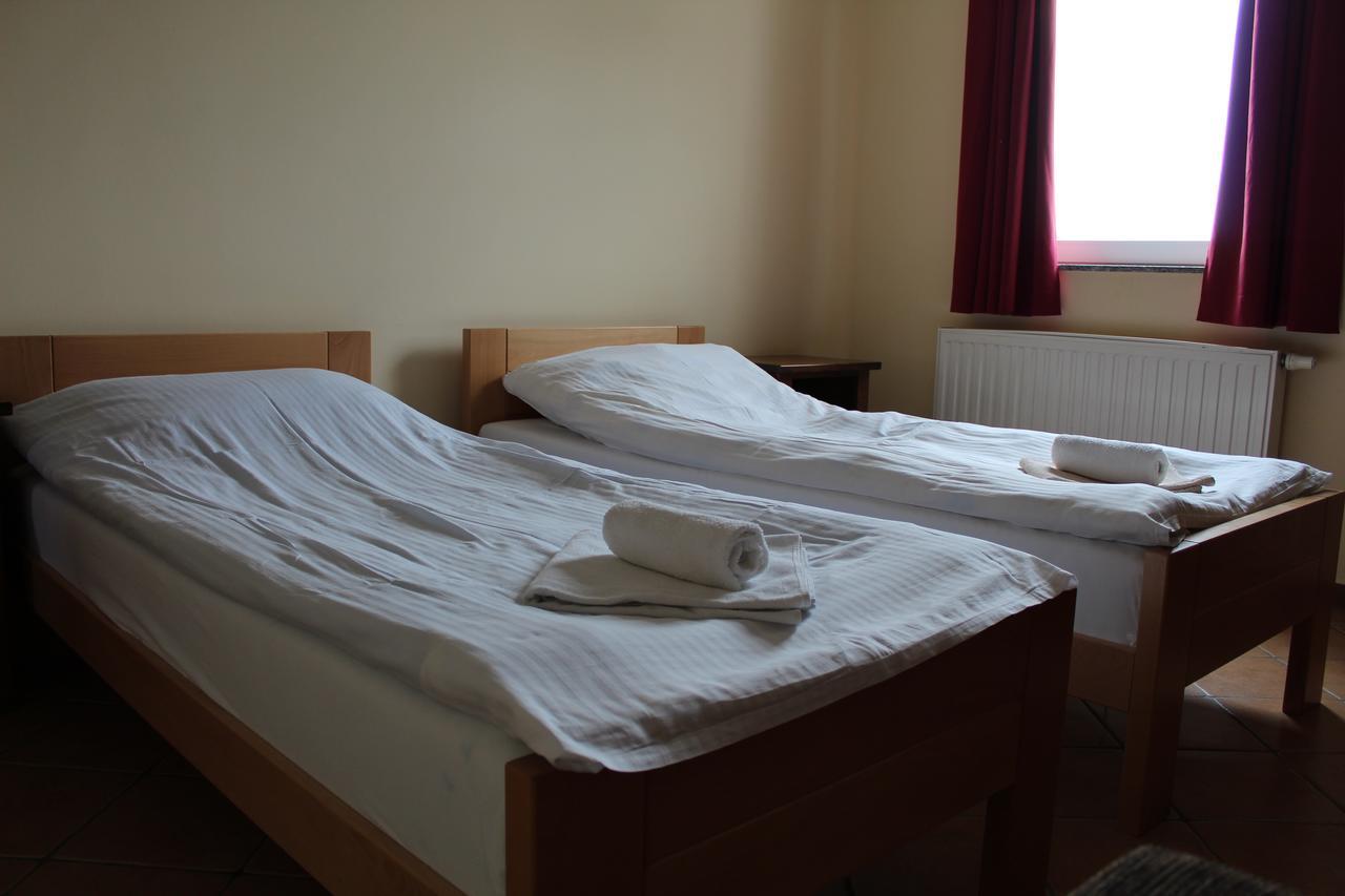 Prenociste "Magnus" Bed & Breakfast Slavonski Brod Exterior foto