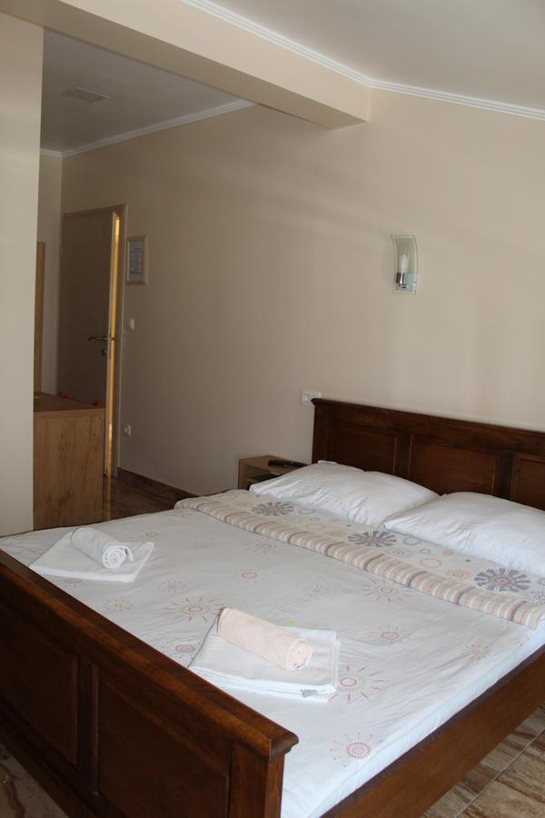 Prenociste "Magnus" Bed & Breakfast Slavonski Brod Exterior foto