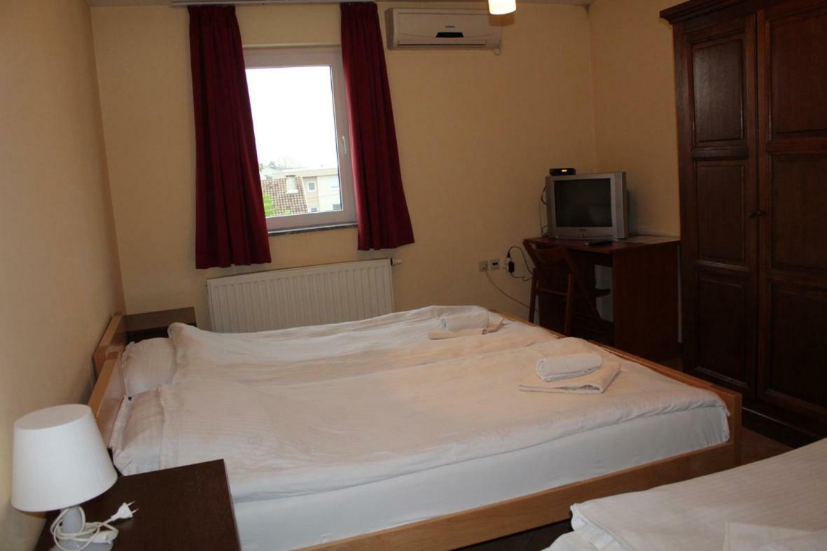 Prenociste "Magnus" Bed & Breakfast Slavonski Brod Exterior foto