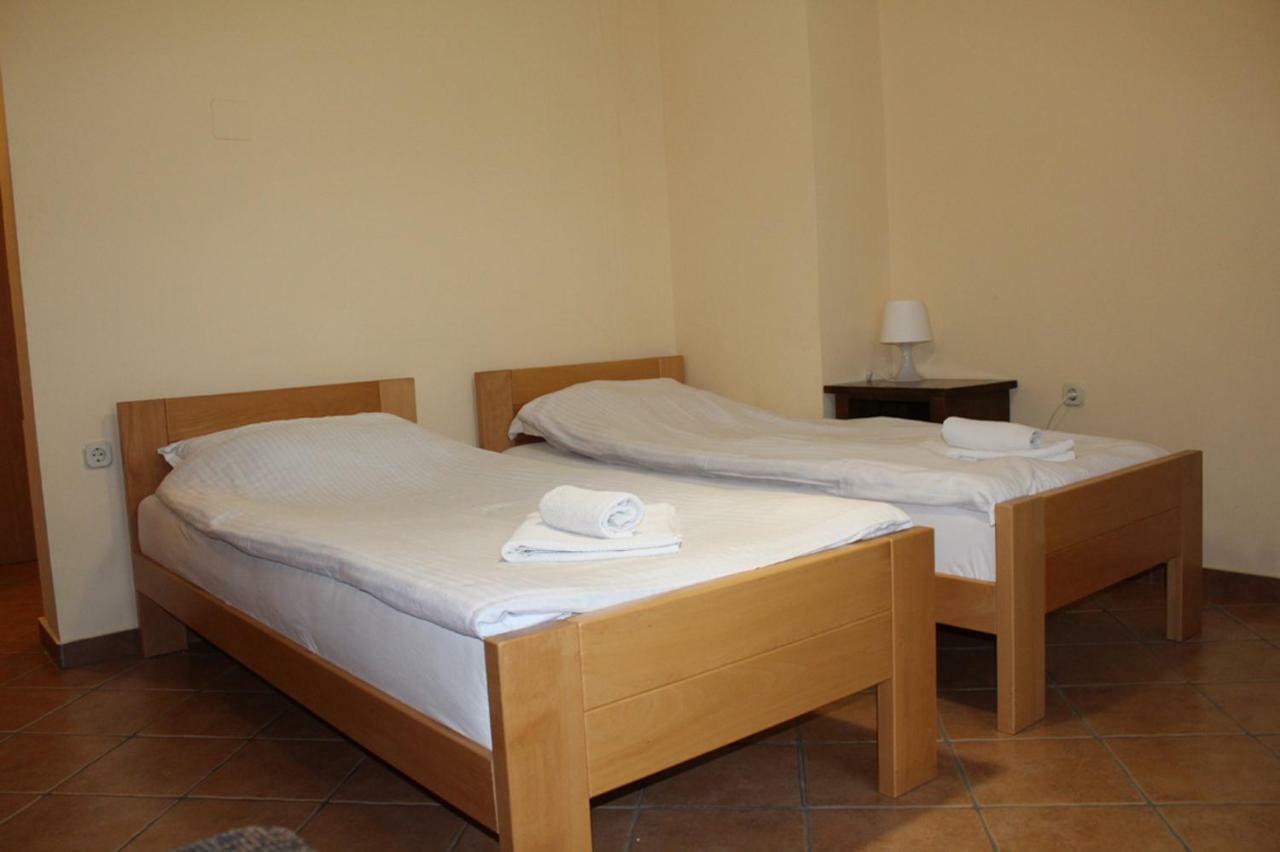 Prenociste "Magnus" Bed & Breakfast Slavonski Brod Exterior foto
