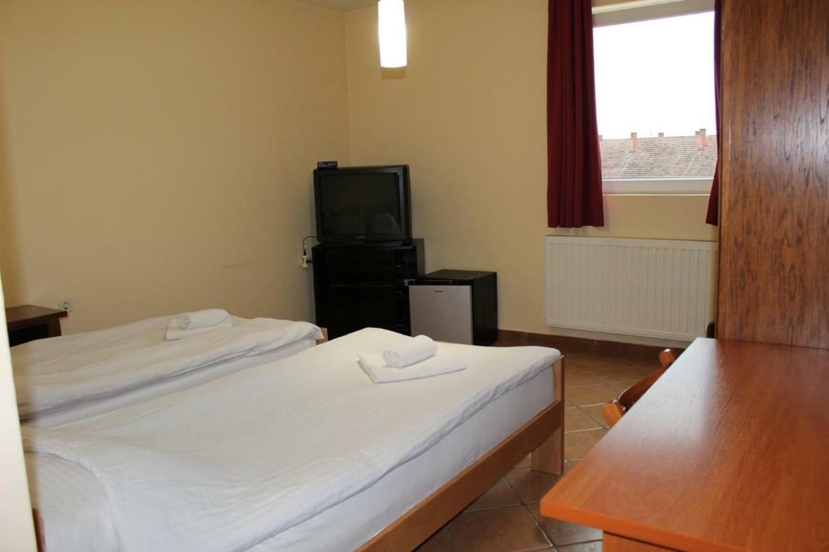 Prenociste "Magnus" Bed & Breakfast Slavonski Brod Exterior foto