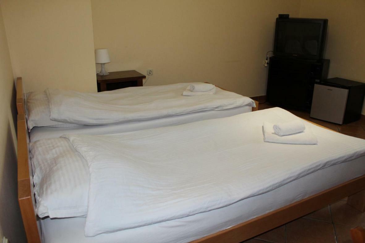 Prenociste "Magnus" Bed & Breakfast Slavonski Brod Exterior foto