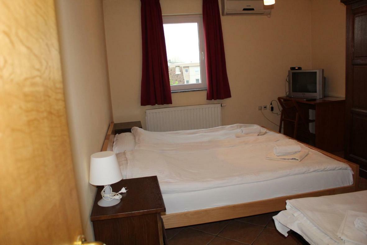 Prenociste "Magnus" Bed & Breakfast Slavonski Brod Exterior foto