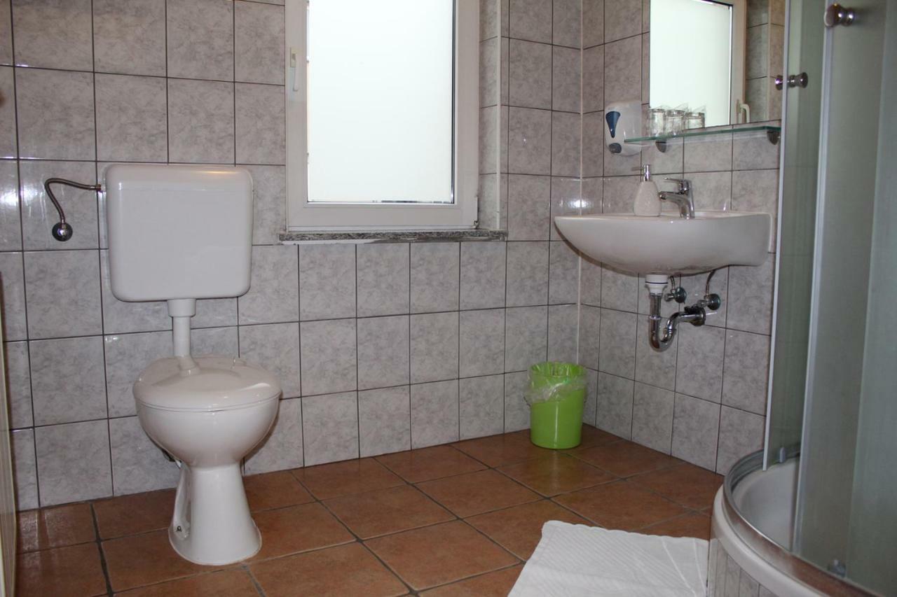 Prenociste "Magnus" Bed & Breakfast Slavonski Brod Exterior foto