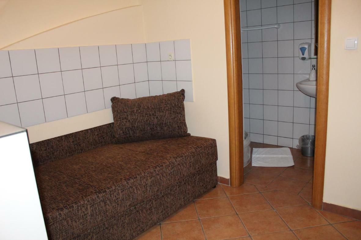 Prenociste "Magnus" Bed & Breakfast Slavonski Brod Exterior foto