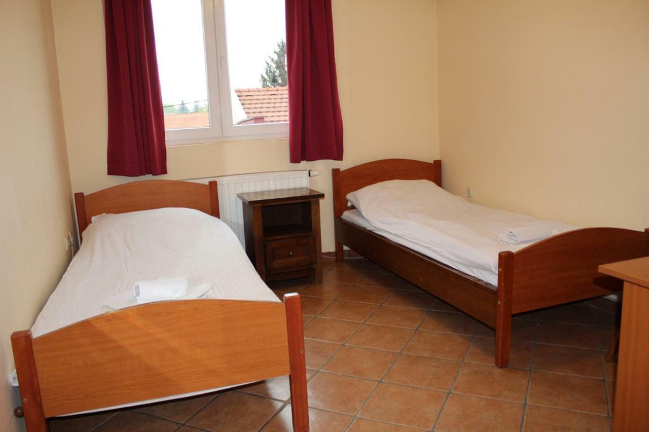 Prenociste "Magnus" Bed & Breakfast Slavonski Brod Exterior foto
